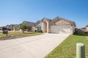 129 Plata Ln, Jarrell, TX 76537 - Photo 2