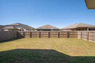 129 Plata Ln, Jarrell, TX 76537 - Photo 24