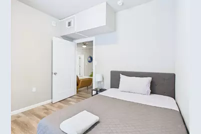 911 W 22nd Street #402, Austin, TX 78705 - Photo 6