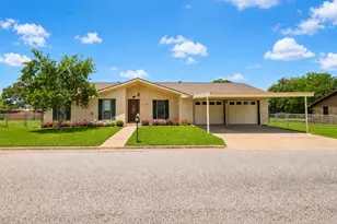 487 Edgewood Ave, Giddings, TX 78942 - Photo 2