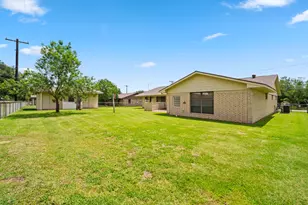 487 Edgewood Ave, Giddings, TX 78942 - Photo 20