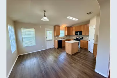 516 W South Street, Leander, TX 78641 - Photo 4