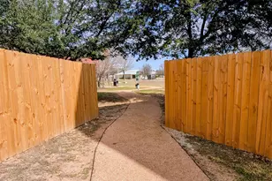 13420 Lyndhurst St, Austin, TX 78729 - Photo 22