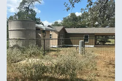 2238 Flash Circle, Luling, TX 78648 - Photo 4
