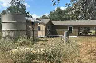 2238 Flash Cir, Luling, TX 78648 - Photo 4