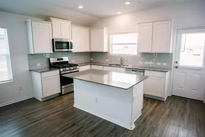 220 Barcelona, Kyle, TX 78640 - Photo 6