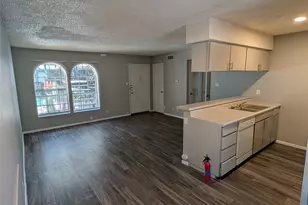 101 E 33rd St, Austin, TX 78705 - Photo 2