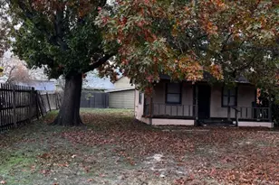 107 Main St, Hutto, TX 78634 - Photo 2