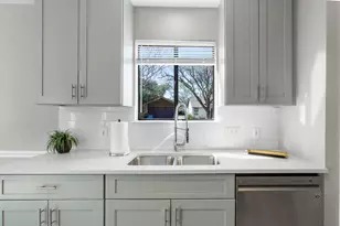8007 Swindon Ln, Austin, TX 78745 - Photo 8