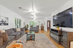 607 Short St, Smithville, TX 78957 - Photo 4
