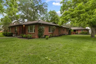 607 Short St, Smithville, TX 78957 - Photo 2