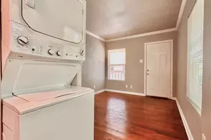 204 E 30th St, Austin, TX 78705 - Photo 4