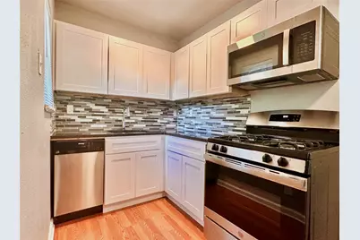 204 E 30th Street #103, Austin, TX 78705 - Photo 2