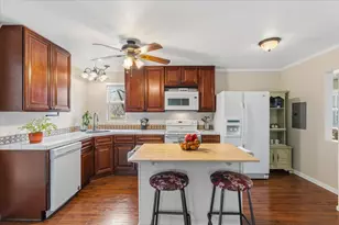 503 E Bluebonnet Ln, Johnson City, TX 78636 - Photo 6