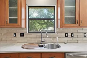 203 Shoal Dr, Georgetown, TX 78633 - Photo 10