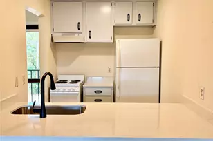 630 Maiden Ln, Austin, TX 78705 - Photo 2