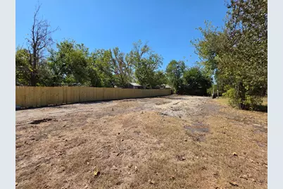 112 2nd Avenue, Taylor, TX 76574 - Photo 2