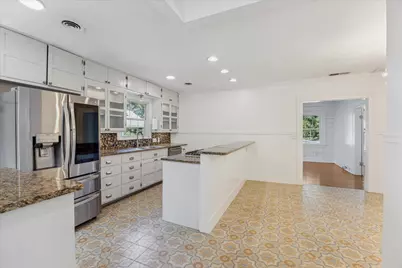 3300 Harris Park Avenue, Austin, TX 78705 - Photo 6