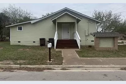 823 Monterrey Street, Lockhart, TX 78644 - Photo 2