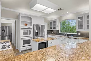 601 Country Club Ct, La Grange, TX 78945 - Photo 4