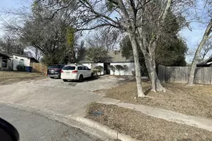 806 Plumpton Dr, Austin, TX 78745 - Photo 2
