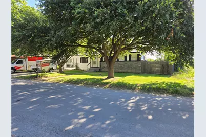 906 Debus Drive, Taylor, TX 76574 - Photo 2
