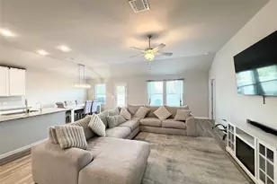 142 Periwinkle Ln, Bastrop, TX 78602 - Photo 10