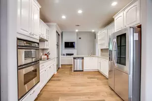 18 Glenway Dr, The Hills, TX 78738 - Photo 6