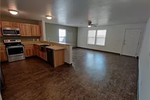 702 W 6th St, Taylor, TX 76574 - Photo 4