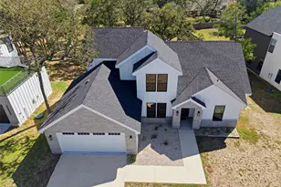 208 Ulupau Cir, Bastrop, TX 78602 - Photo 32