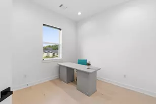 3304 E 17th St, Austin, TX 78721 - Photo 24