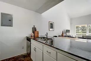 1818 S Lakeshore Blvd, Austin, TX 78741 - Photo 4