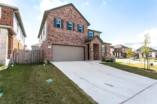 545 Ayinger Ln, Austin, TX 78728 - Photo 2