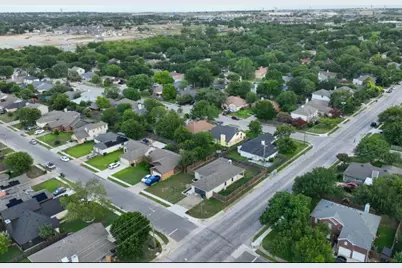 2101 Boxwood Path, Round Rock, TX 78664 - Photo 2