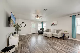 311 Creek Ledge Dr, Hutto, TX 78634 - Photo 16