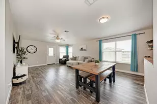 311 Creek Ledge Dr, Hutto, TX 78634 - Photo 8