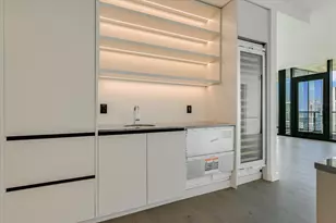 610 Davis St, Austin, TX 78701 - Photo 2