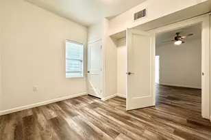 911 W 22nd St, Austin, TX 78705 - Photo 10