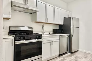 911 W 22nd St, Austin, TX 78705 - Photo 2