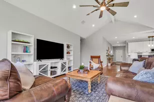 329 Kaanapali Ln, Bastrop, TX 78602 - Photo 16