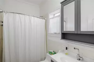 902 E 13th St, Austin, TX 78702 - Photo 12