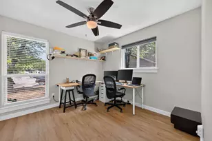 6021 Bluebell Cir, Austin, TX 78741 - Photo 18