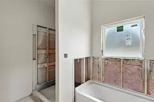 301 Live Oak St, Gonzales, TX 78629 - Photo 10