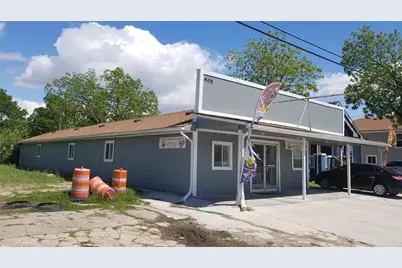 405 S Main Street, Taylor, TX 76574 - Photo 1