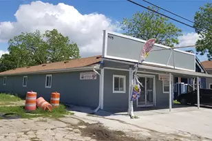 405 S Main St, Taylor, TX 76574 - Photo 1