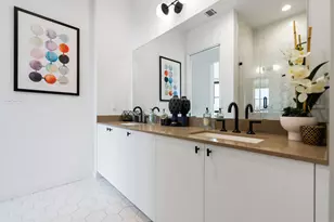800 Embassy Dr, Austin, TX 78702 - Photo 16