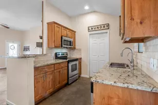 10213 Thomas Ln, Dripping Springs, TX 78620 - Photo 10