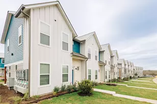 7051 Meadow Lake Blvd, Austin, TX 78744 - Photo 4