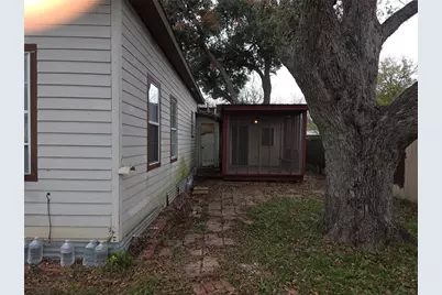 200 W Moerbe Street, Thorndale, TX 76577 - Photo 18