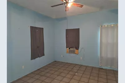 200 W Moerbe Street, Thorndale, TX 76577 - Photo 14